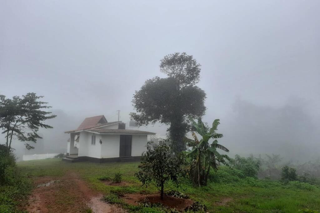 Farmstay In ചില്ലുകൂടാരം At Les Domki Et Al. Vagamon Bagian luar foto