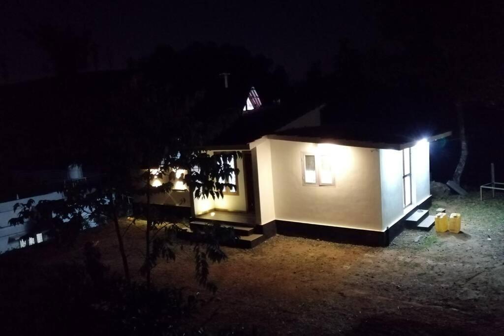 Farmstay In ചില്ലുകൂടാരം At Les Domki Et Al. Vagamon Bagian luar foto