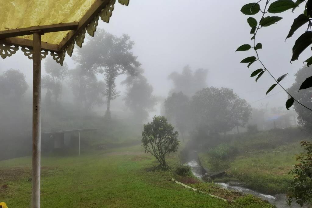 Farmstay In ചില്ലുകൂടാരം At Les Domki Et Al. Vagamon Bagian luar foto