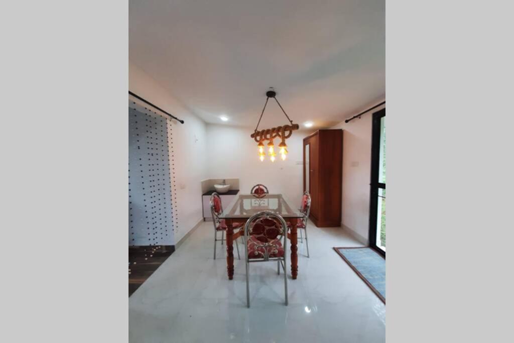 Farmstay In ചില്ലുകൂടാരം At Les Domki Et Al. Vagamon Bagian luar foto